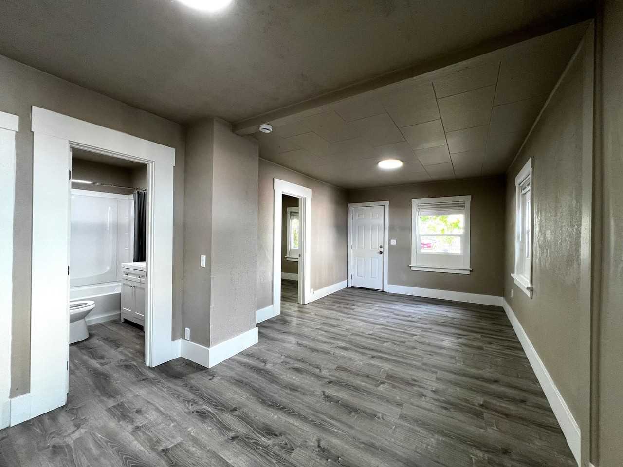 1521 Garfield Ave - Photo 3 of 15