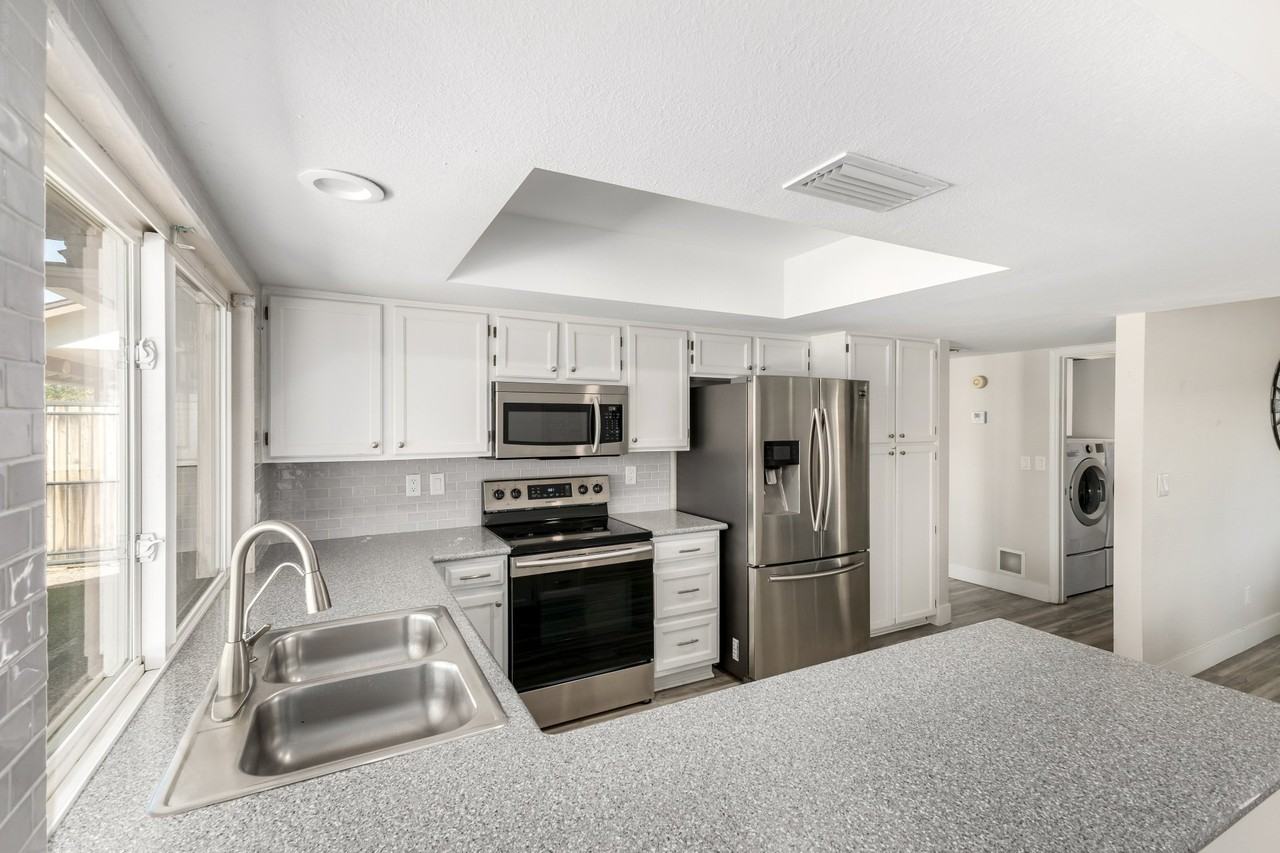 908 S 78th Pl - Photo 6 of 18