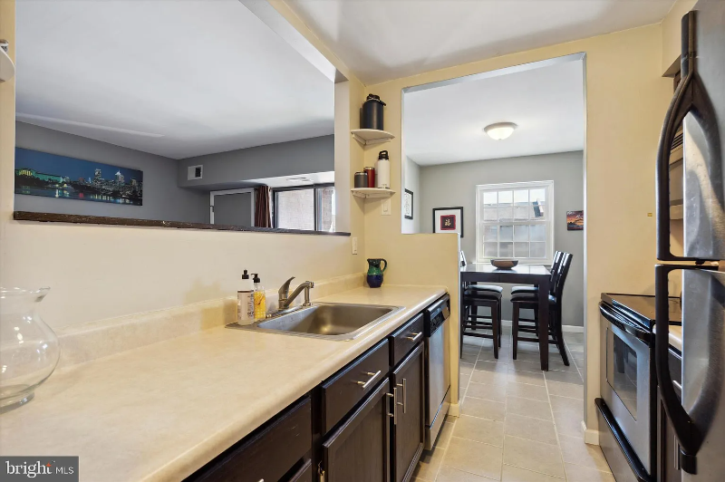 2319 Pond View Dr - Photo 2 of 13