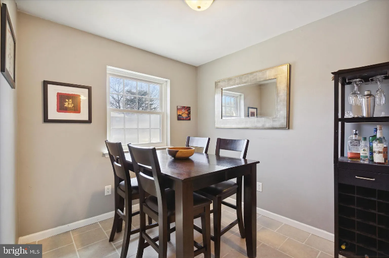 2319 Pond View Dr - Photo 5 of 13
