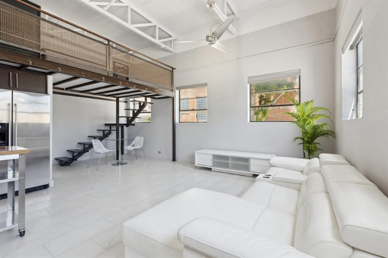 215 N Walton St #2 - Photo 3 of 18