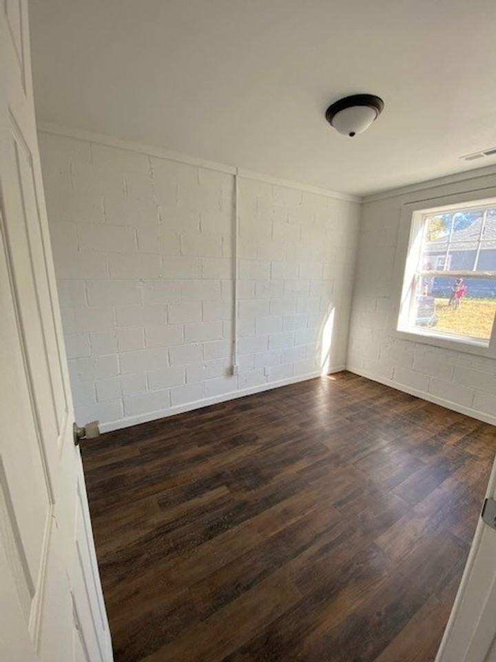 2010 E 25th St - Photo 3 of 10