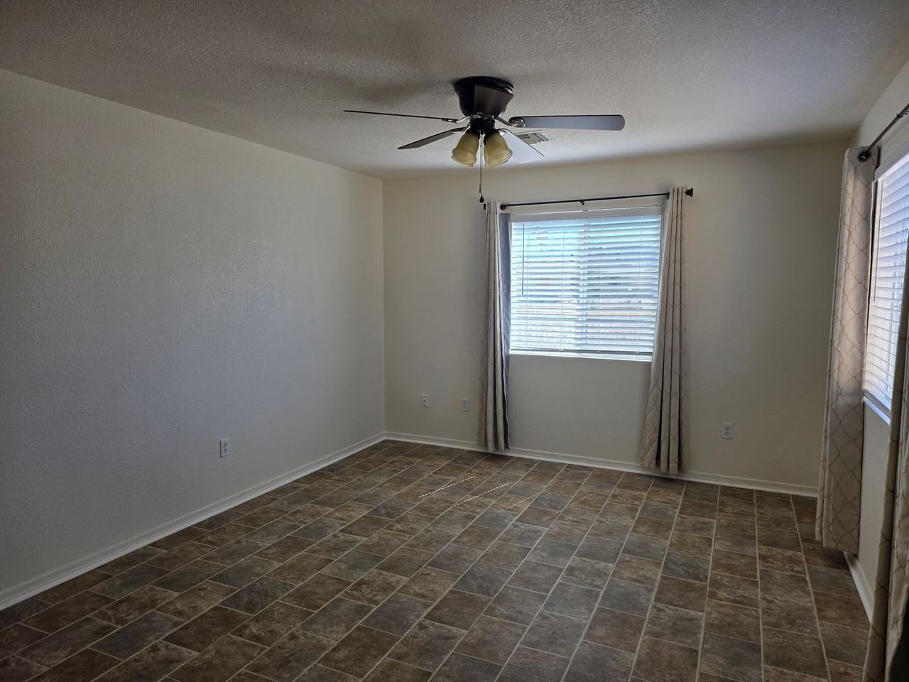 582 Ramar Rd - Photo 5 of 32