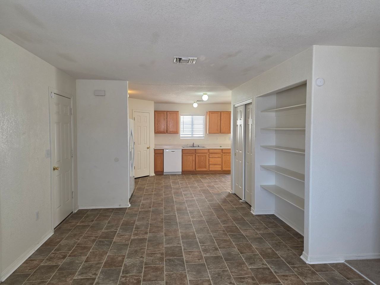 582 Ramar Rd - Photo 6 of 32