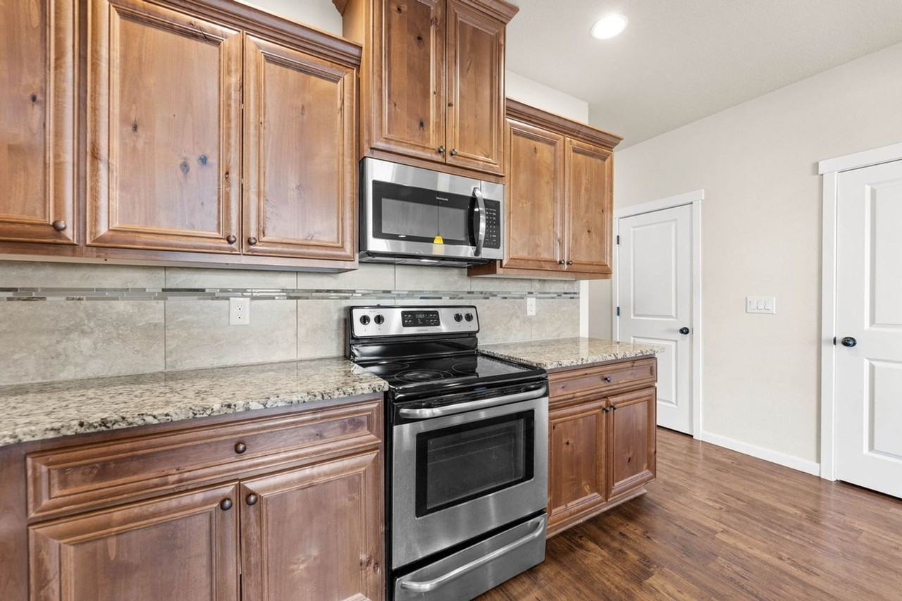 209 N 33rd Ct - Photo 6 of 25