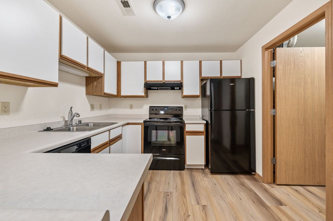 342 E Gate Dr - Photo 3 of 20