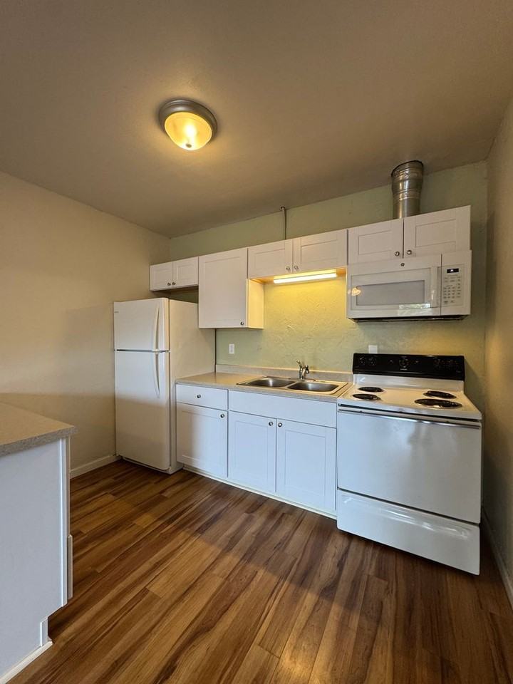 1257 W 6th Ave #11 - Photo 5 of 8