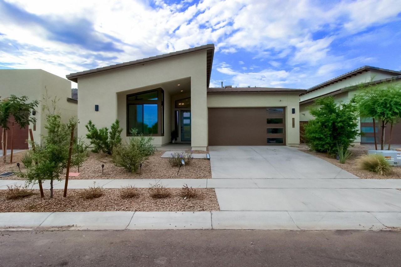 1005 E Paseo Way - Photo 3 of 50