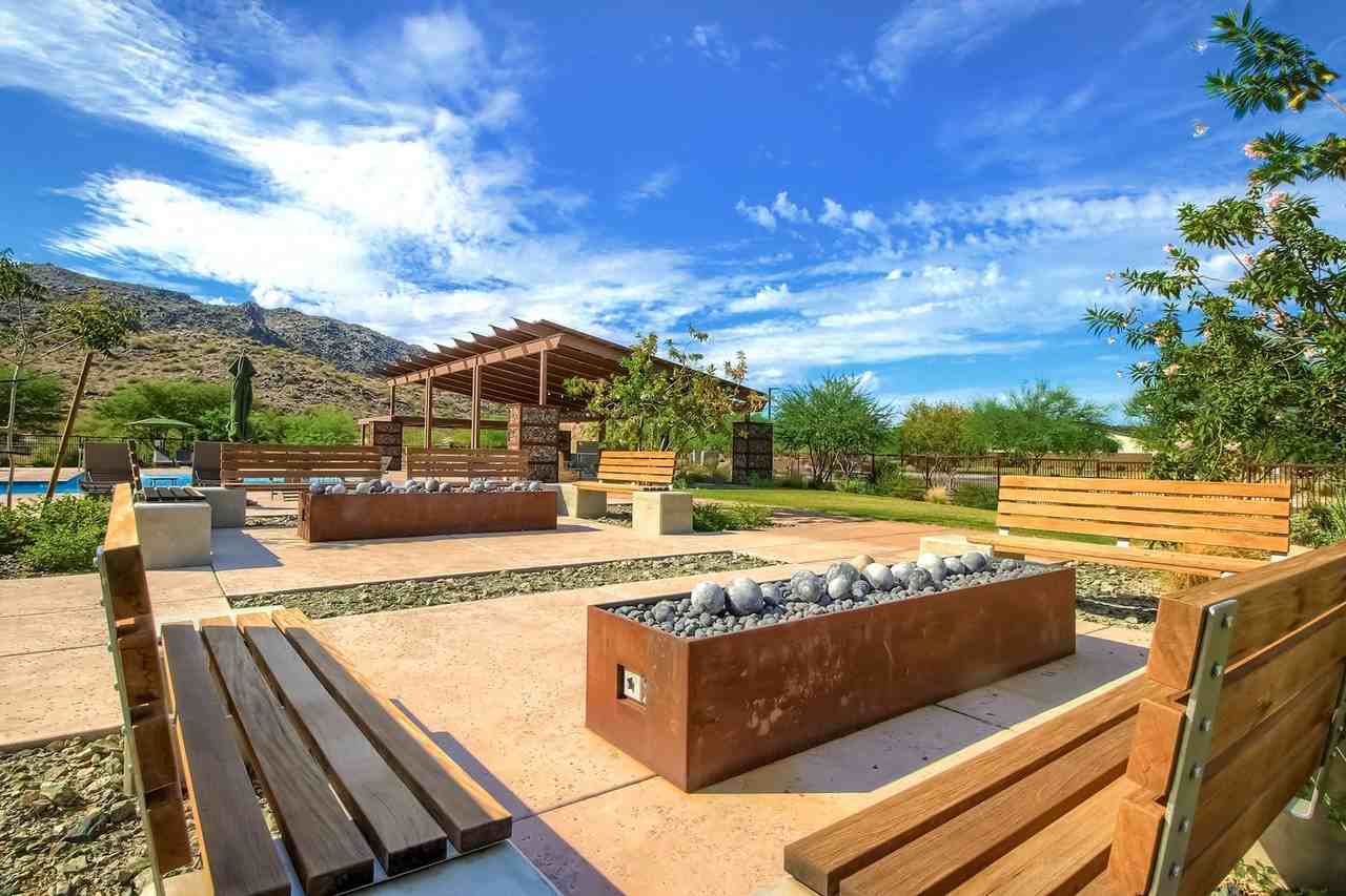 1005 E Paseo Way - Photo 5 of 50