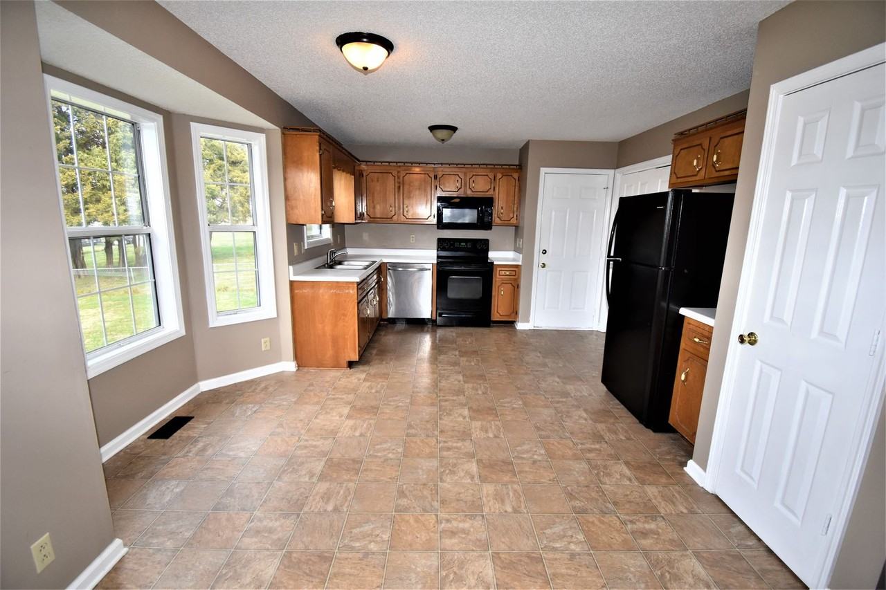 1305 Hand Dr - Photo 4 of 20
