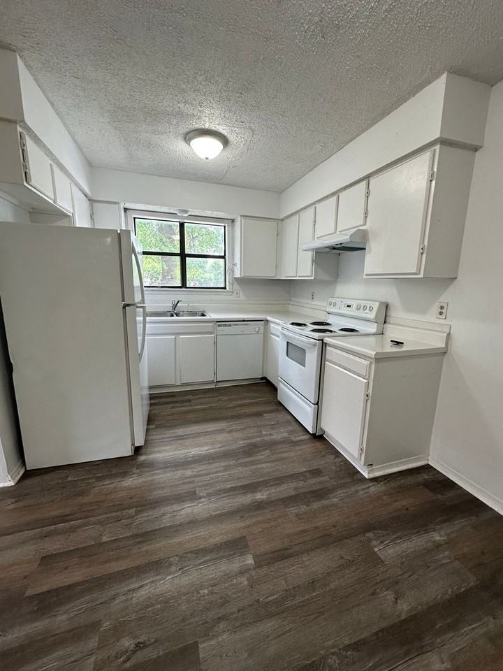 3031 W Pacific St - Photo 4 of 10