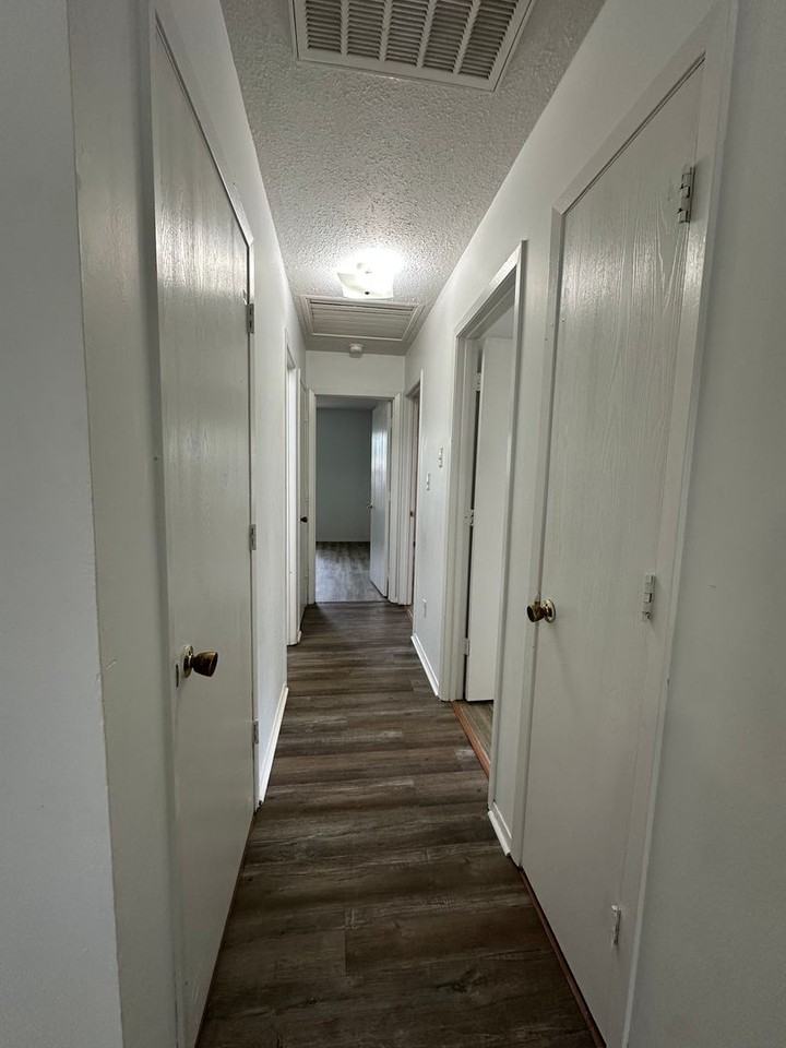 3031 W Pacific St - Photo 5 of 10