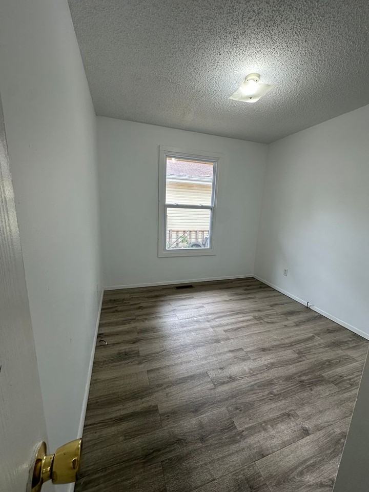 3031 W Pacific St - Photo 6 of 10