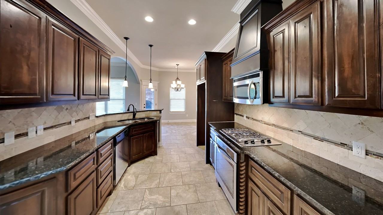 213 Sw 175th Ter - Photo 7 of 29