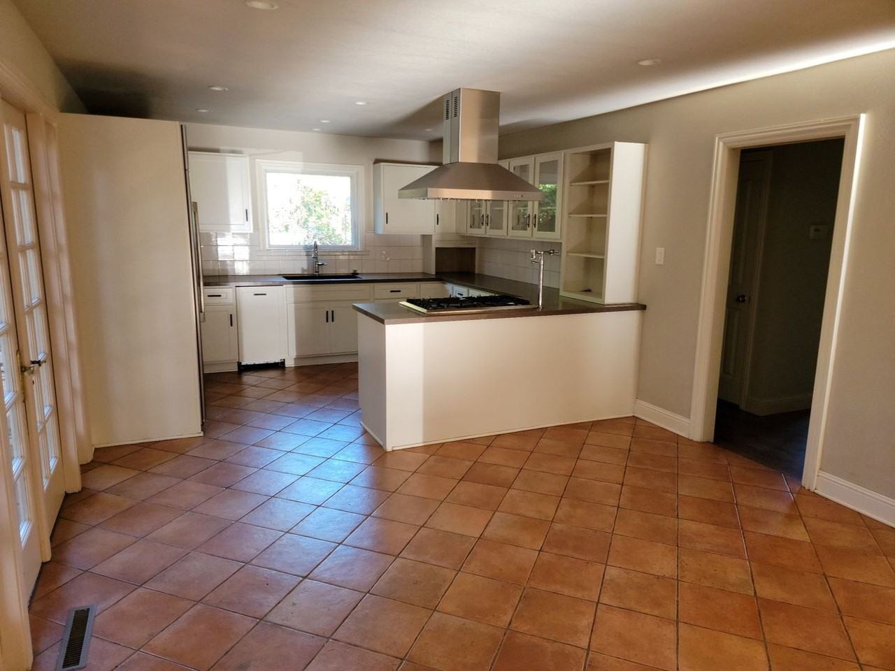 2421 Louis Rd - Photo 3 of 19