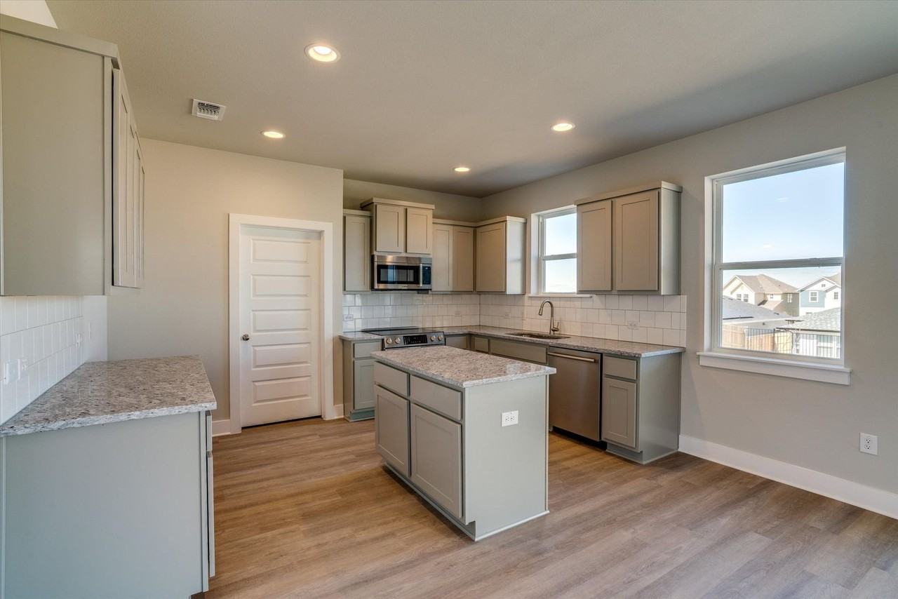 9824 Eloquence Dr - Photo 4 of 23