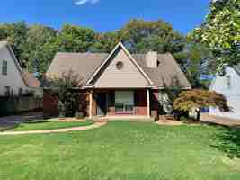 featured image of 1414 Golf Course Dr