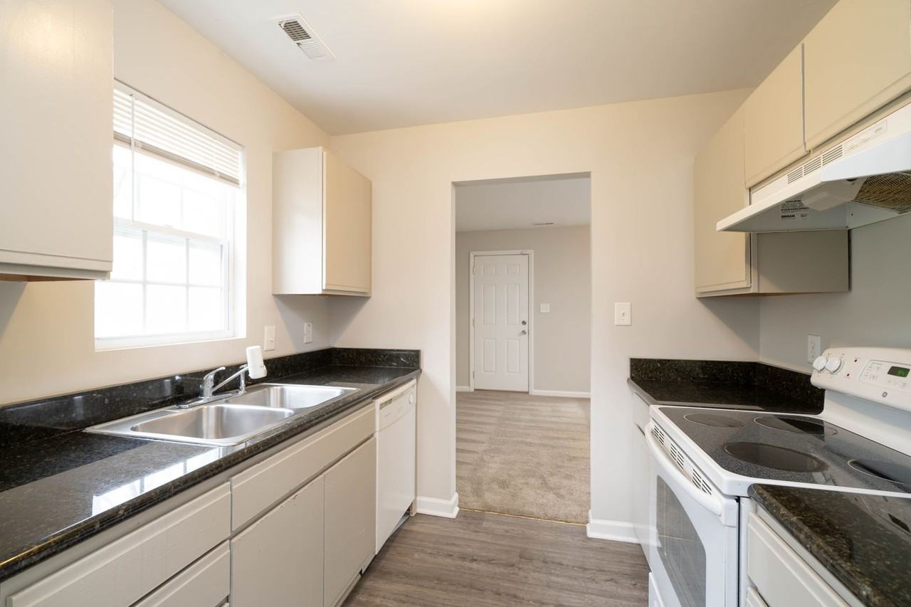 408 Cooper St - Photo 7 of 19
