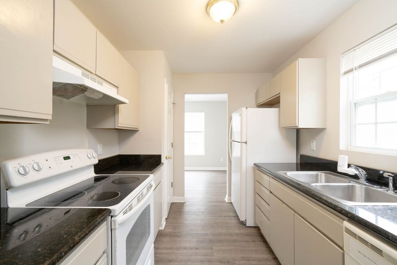 408 Cooper St - Photo 5 of 17