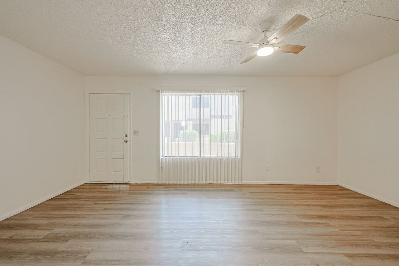 20231 N 21st Ln - Photo 2 of 14