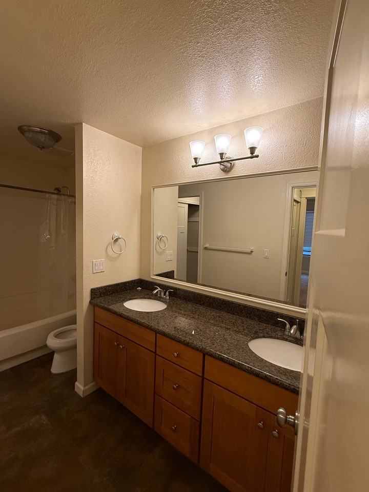 10009 Ne 123rd St #DA - Photo 3 of 8