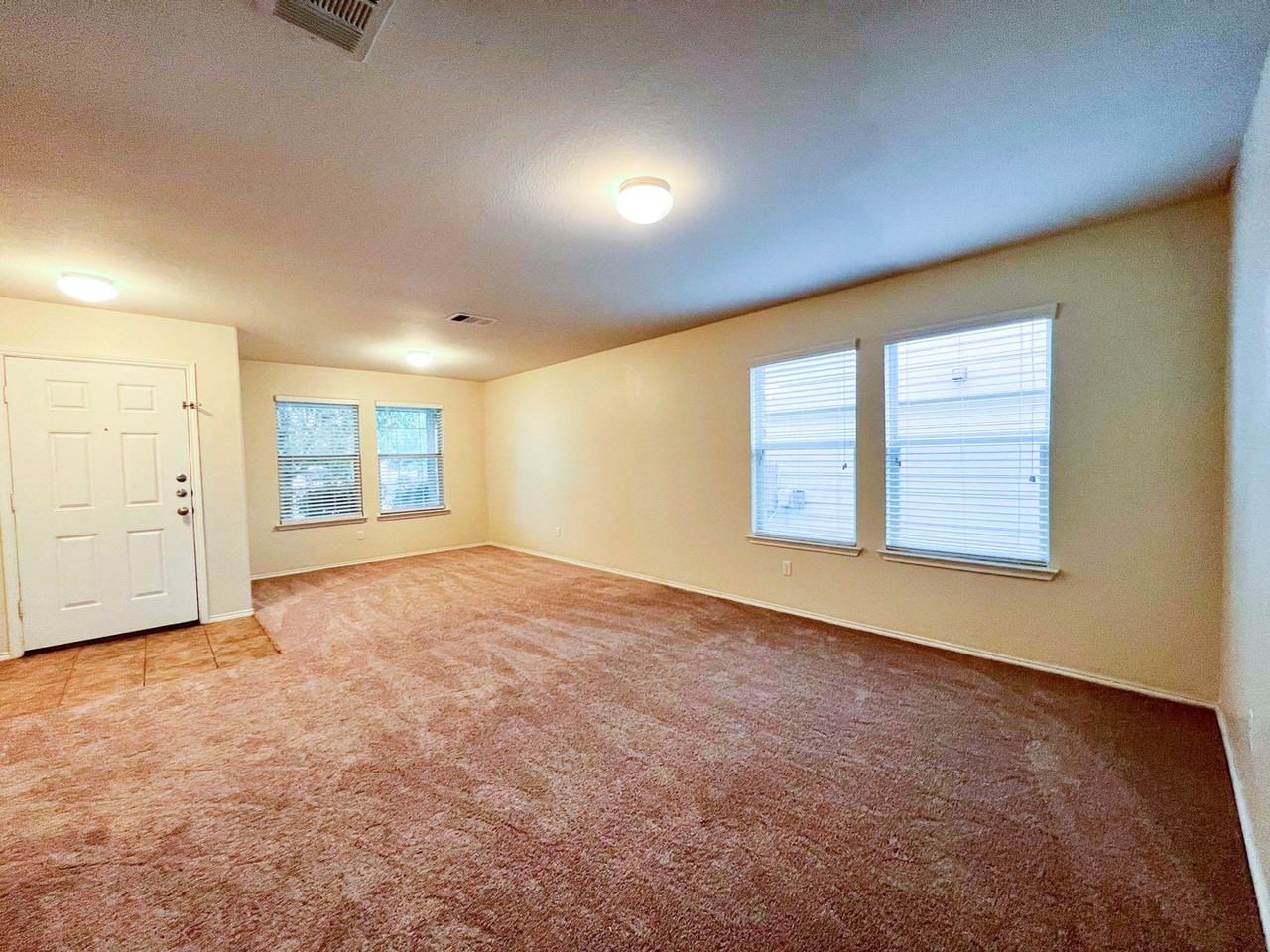9107 Devonshire Ct - Photo 2 of 16