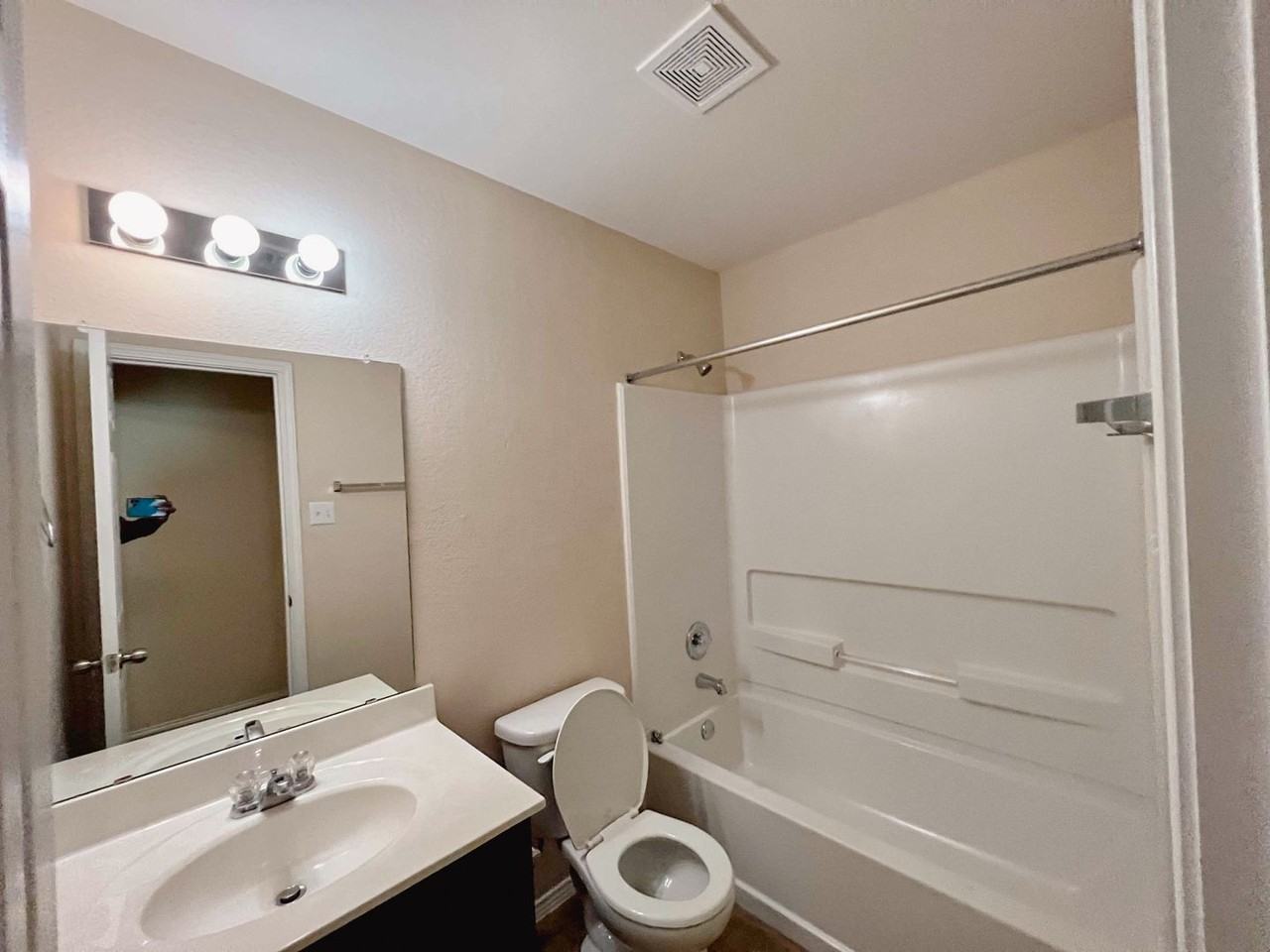 9107 Devonshire Ct - Photo 6 of 16