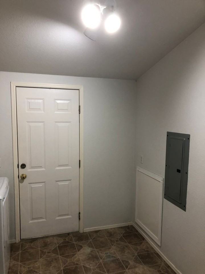 755 Se Lacey St - Photo 2 of 18