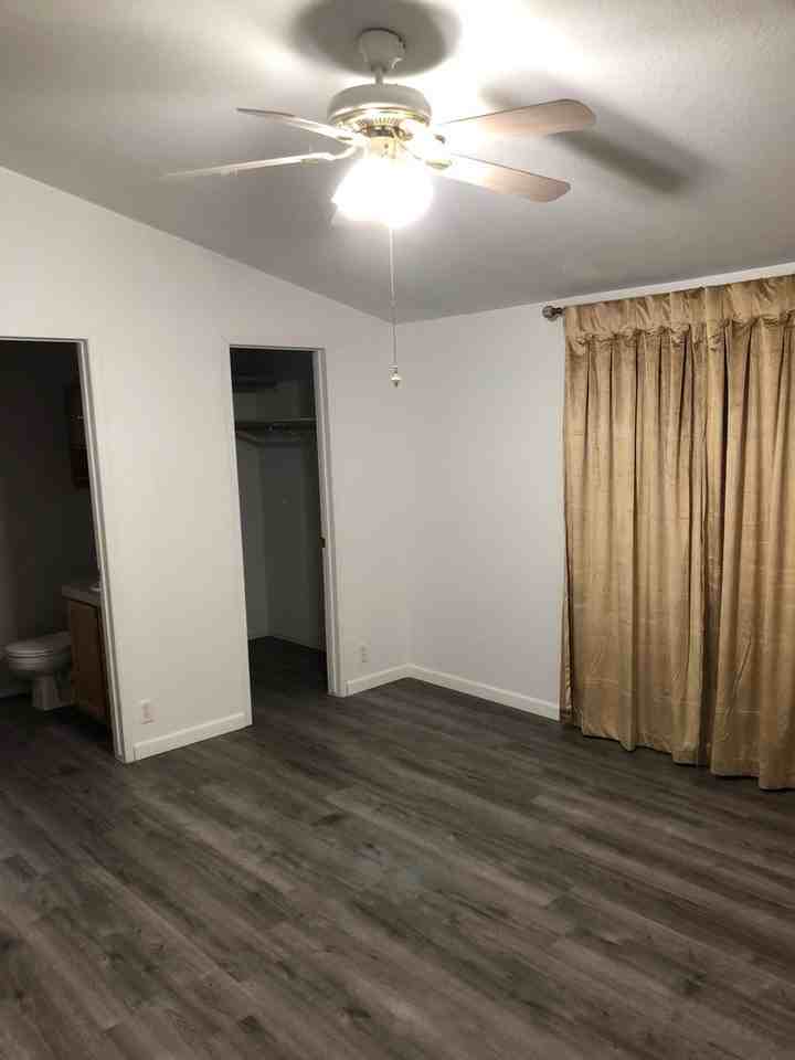 755 Se Lacey St - Photo 3 of 18