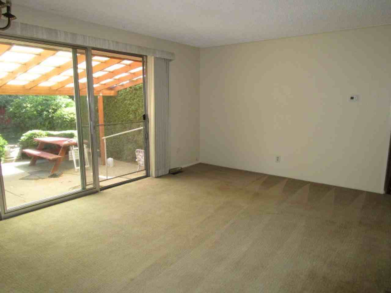 2310 W Parkway Dr - Photo 3 of 13