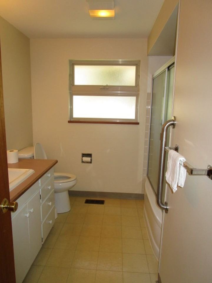 2310 W Parkway Dr - Photo 5 of 13