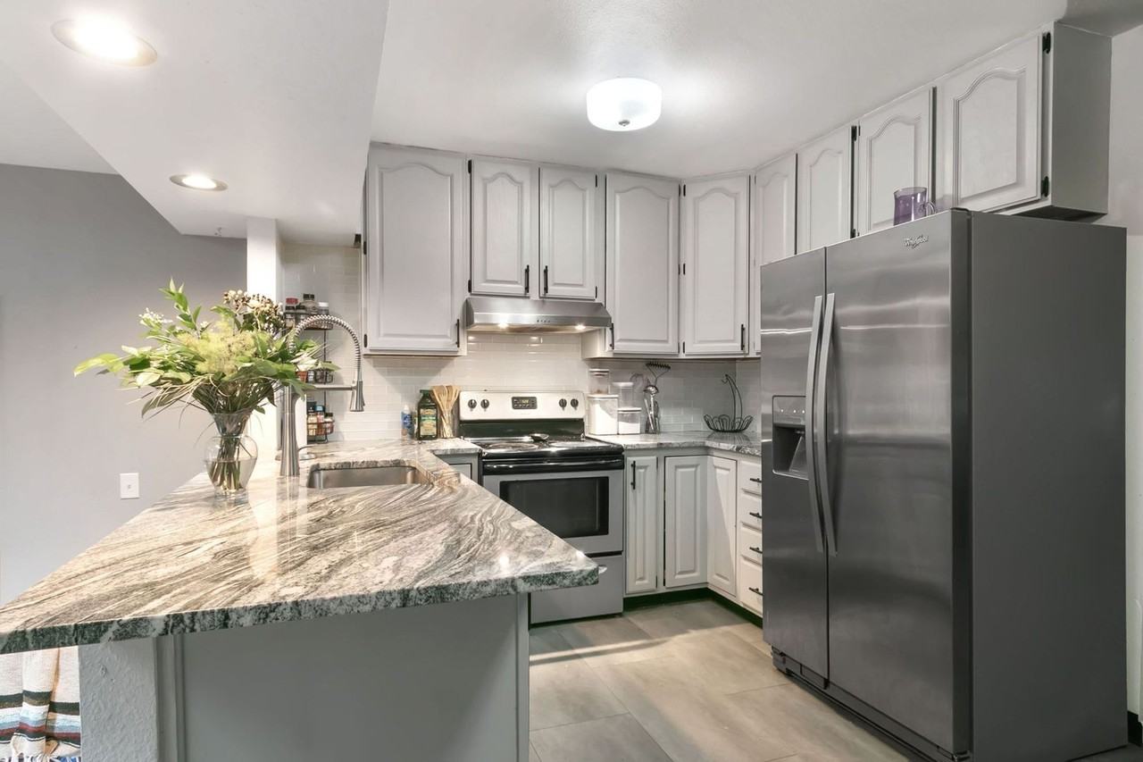 813 Table Mountain Ct - Photo 4 of 18