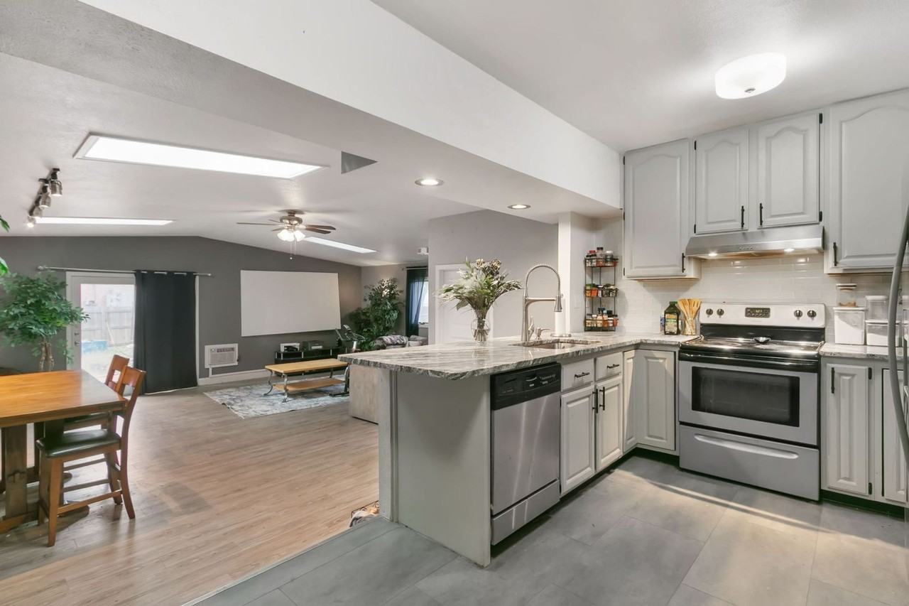 813 Table Mountain Ct - Photo 5 of 18