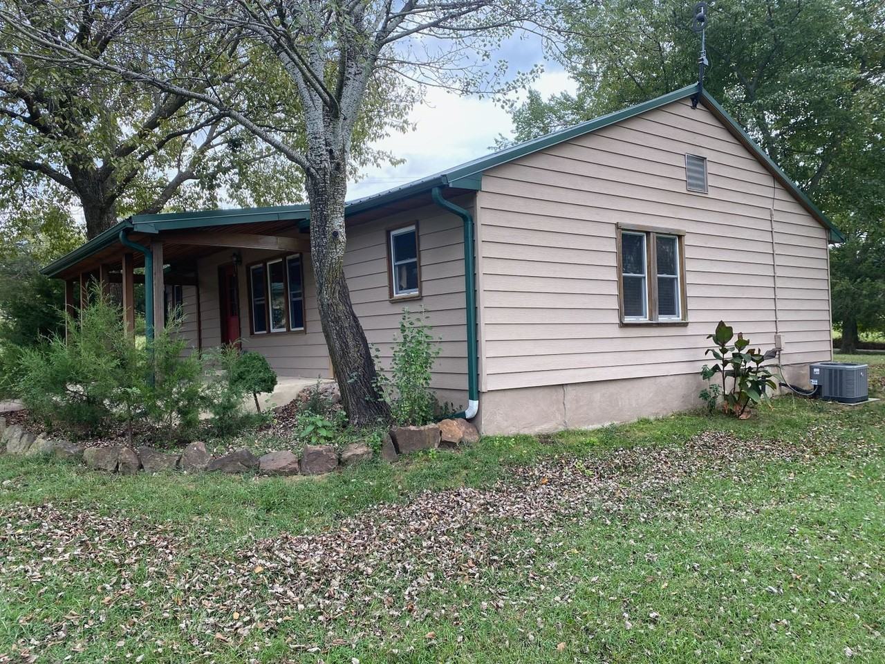 11193 Sugarland Rd - Photo 3 of 19