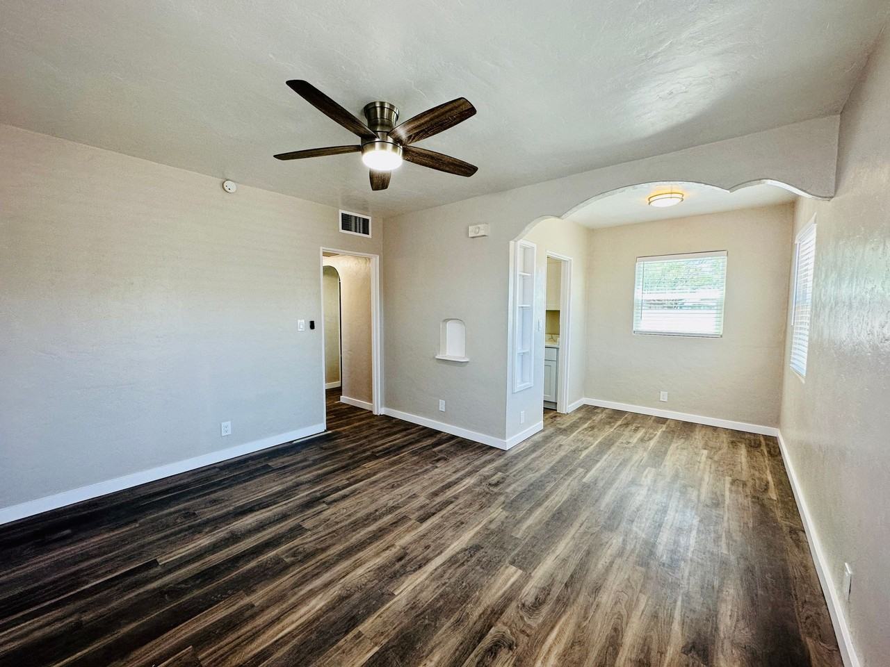 1 Bedrooms Near U of A! Cottage Style Homes with Washer/Dryers and Renovated! - Photo 7 of 13
