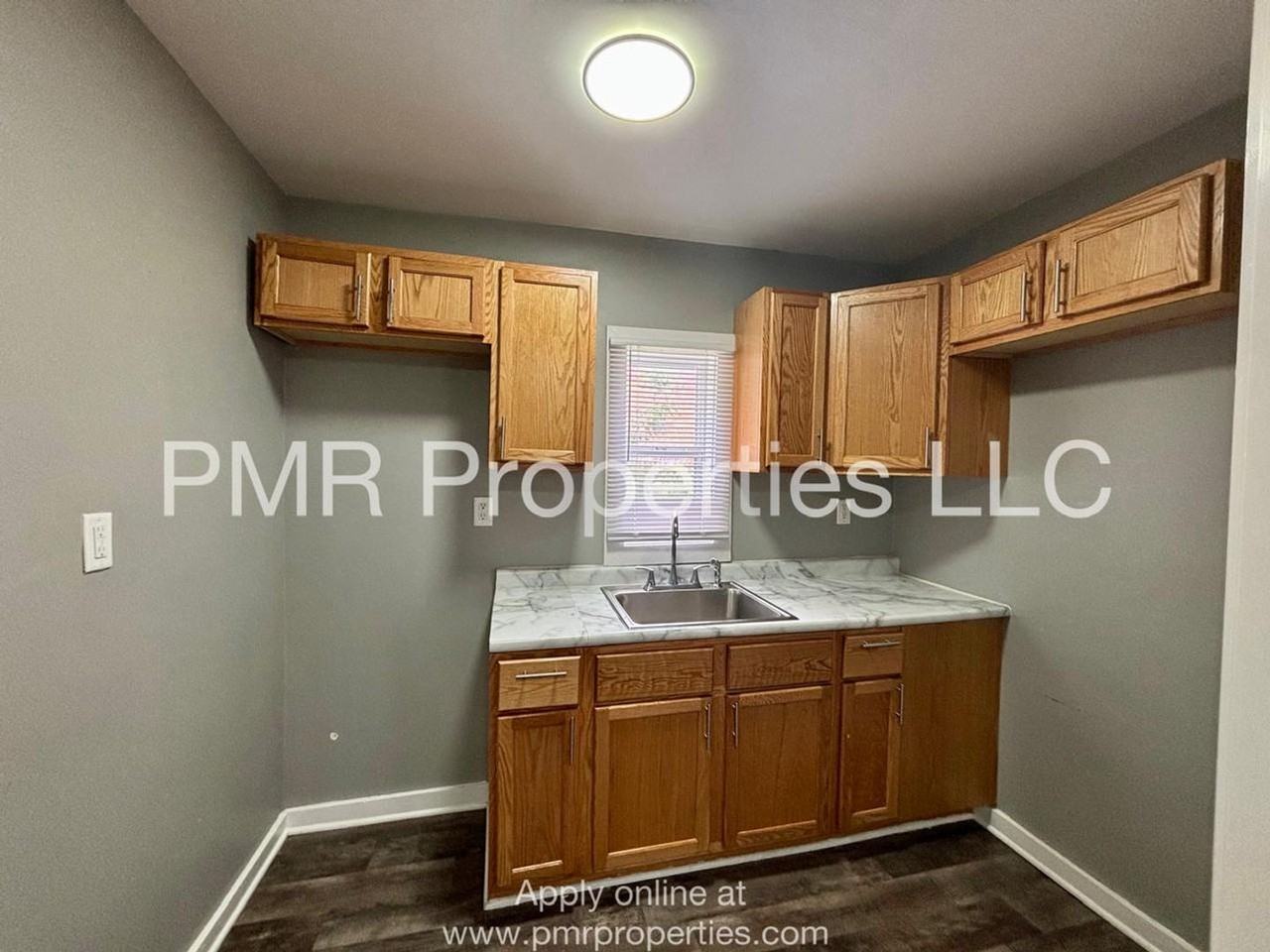 2211 Locust St - Photo 4 of 14