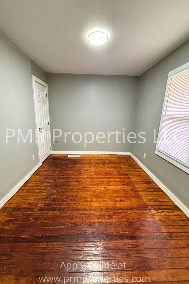 2211 Locust St - Photo 5 of 14