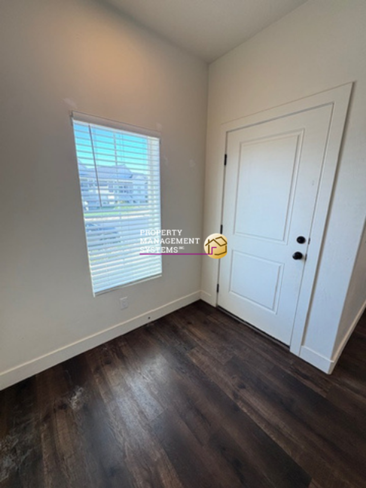 1909 E Magnolia Cir - Photo 2 of 26