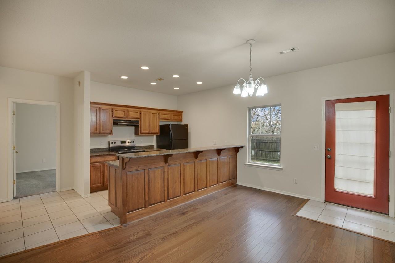 3606 Sw Deerfield Blvd #2 - Photo 4 of 22