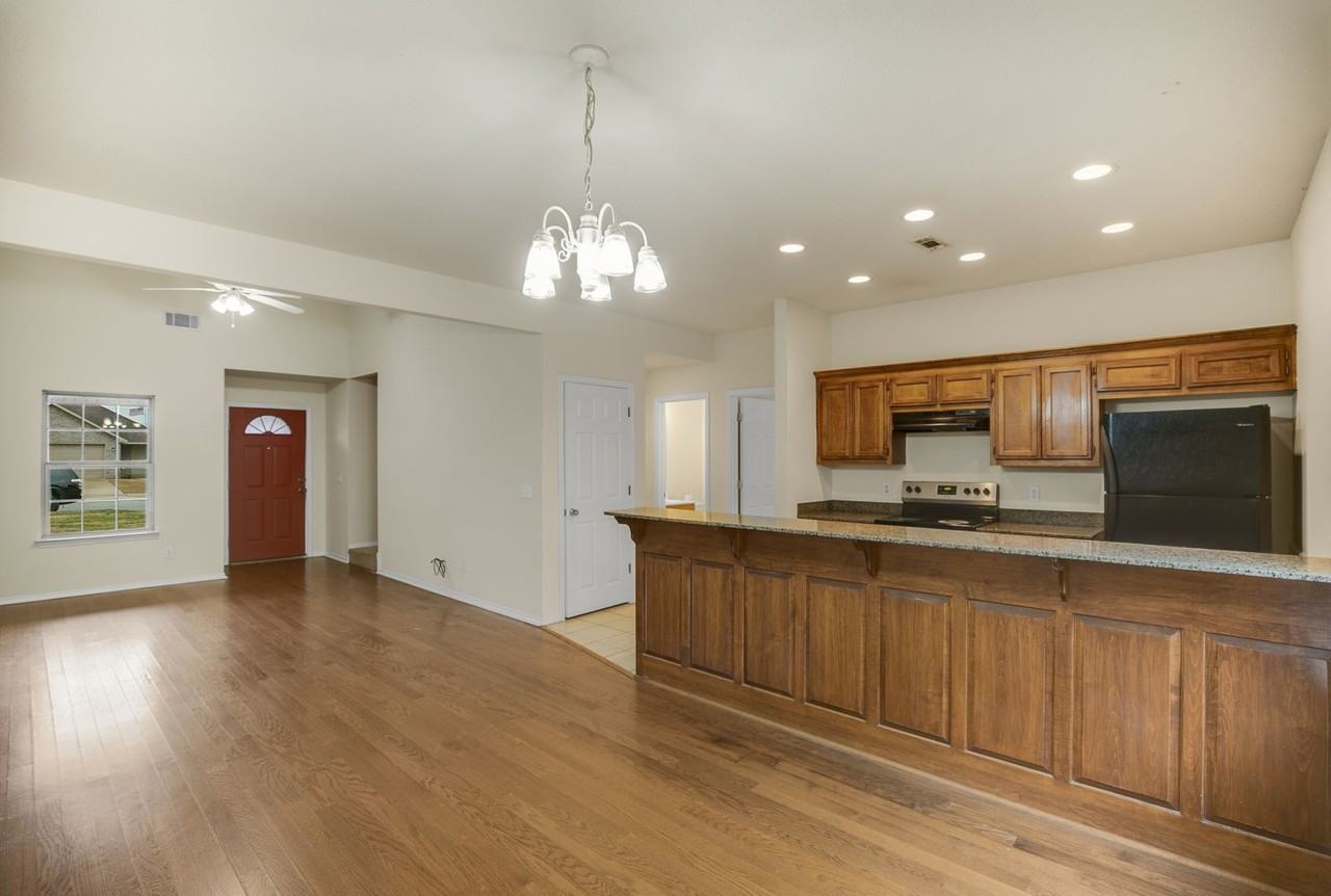 3606 Sw Deerfield Blvd #2 - Photo 5 of 22