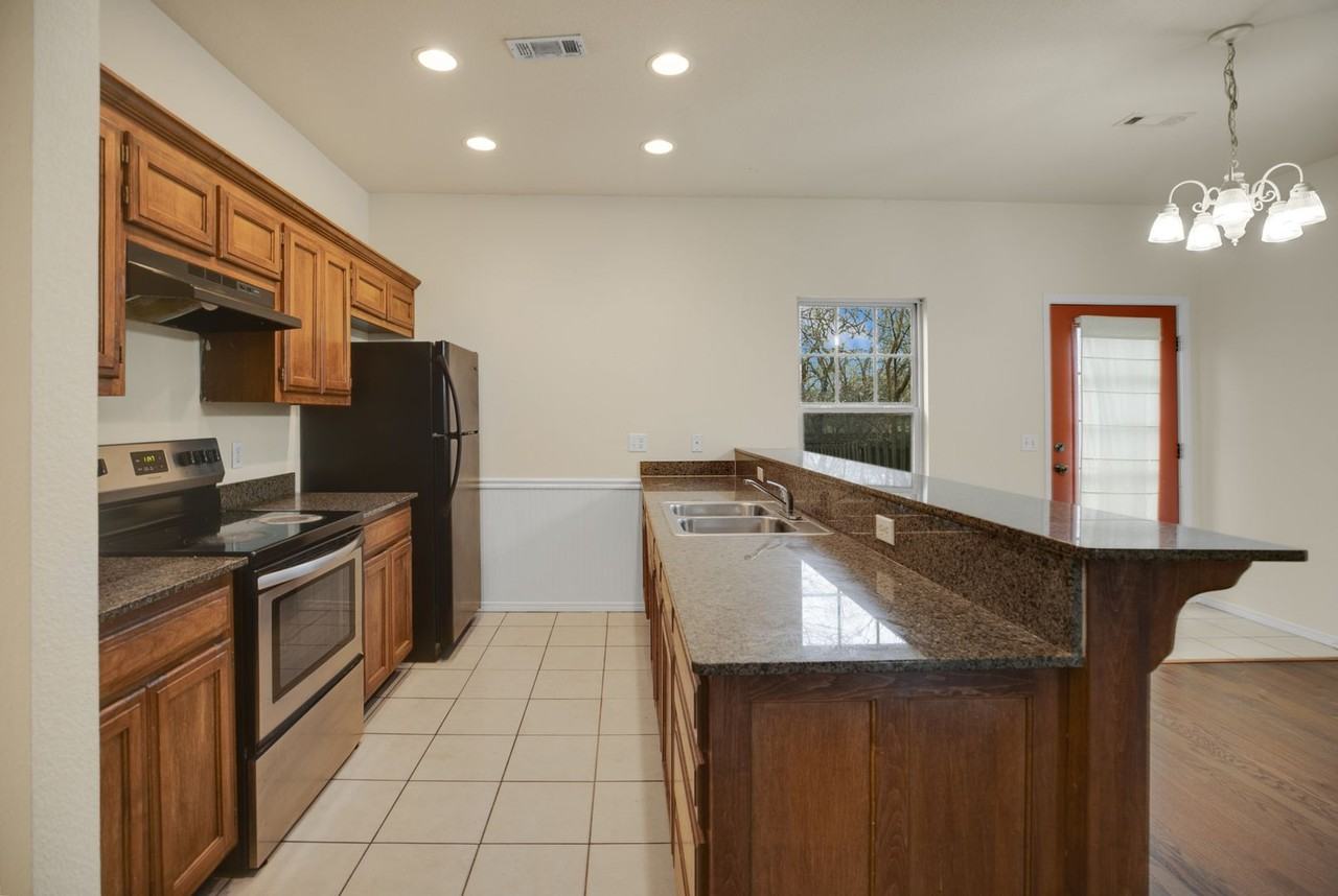 3606 Sw Deerfield Blvd #2 - Photo 6 of 22
