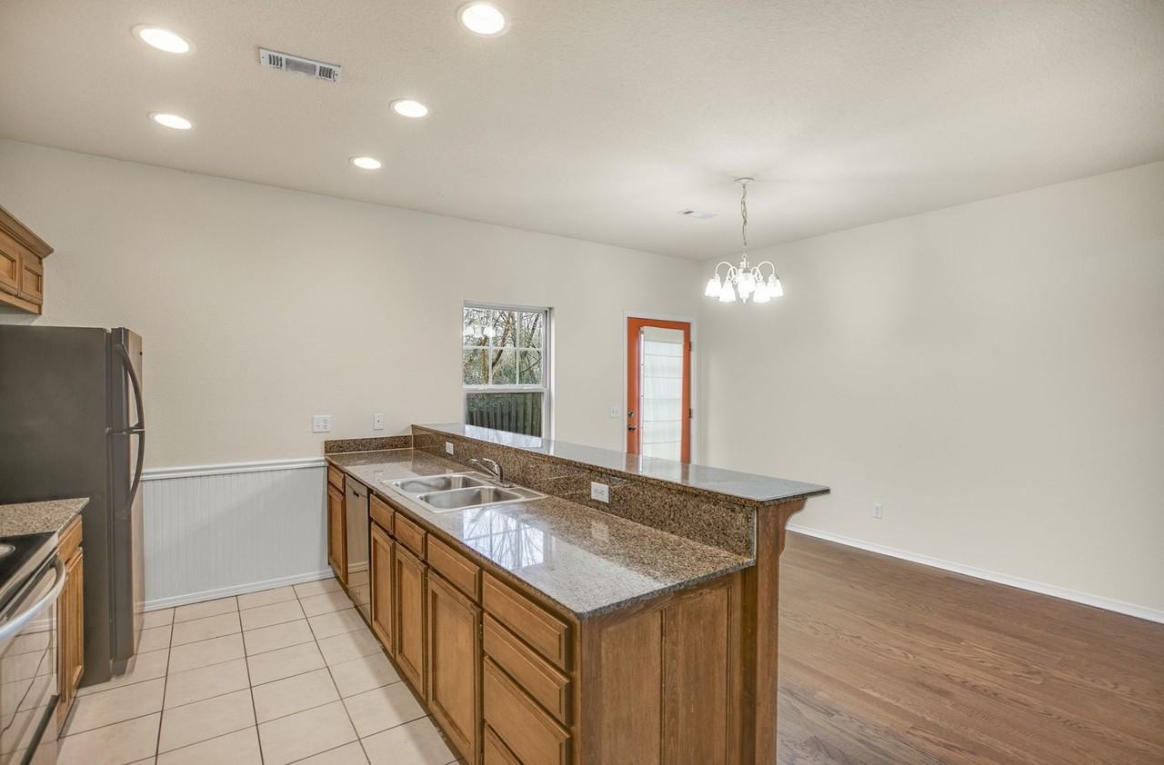 3606 Sw Deerfield Blvd #2 - Photo 7 of 22