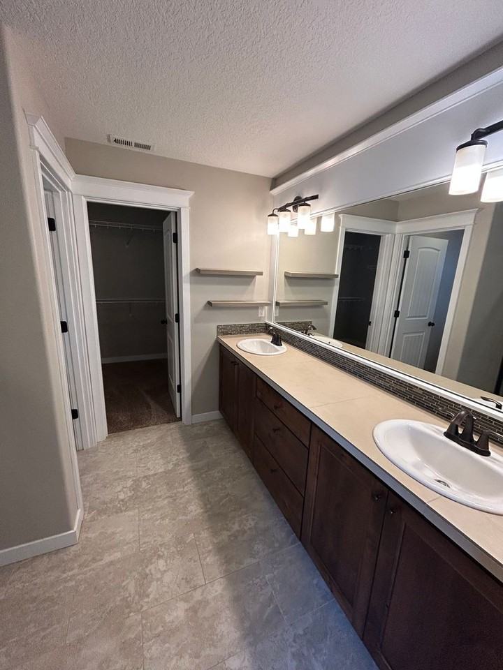 407 E Dreas Way - Photo 6 of 25