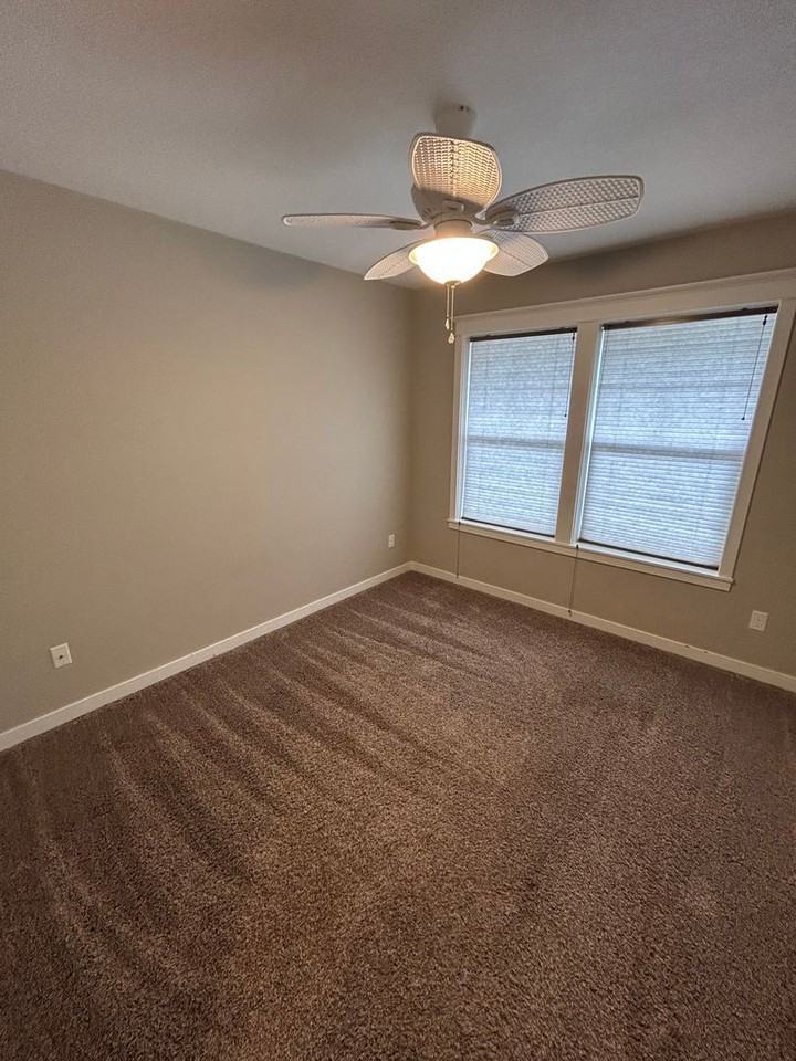 407 E Dreas Way - Photo 7 of 25