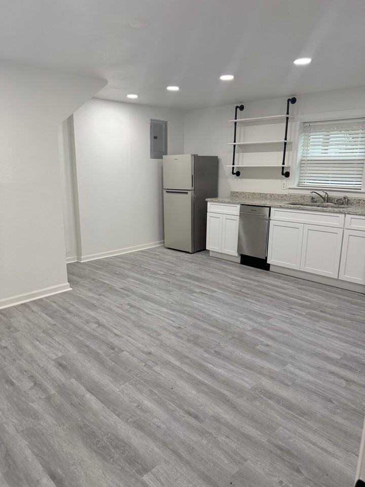 1412 Dauphin Ln #1 - Photo 2 of 12