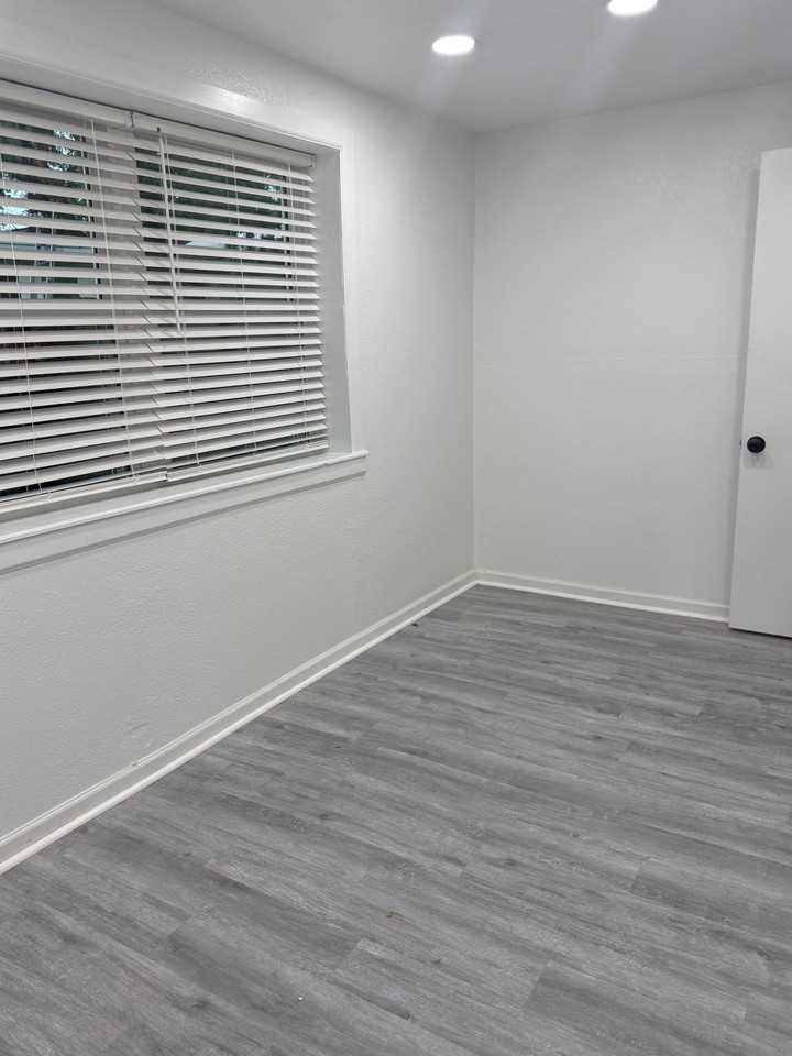 1412 Dauphin Ln #1 - Photo 6 of 12