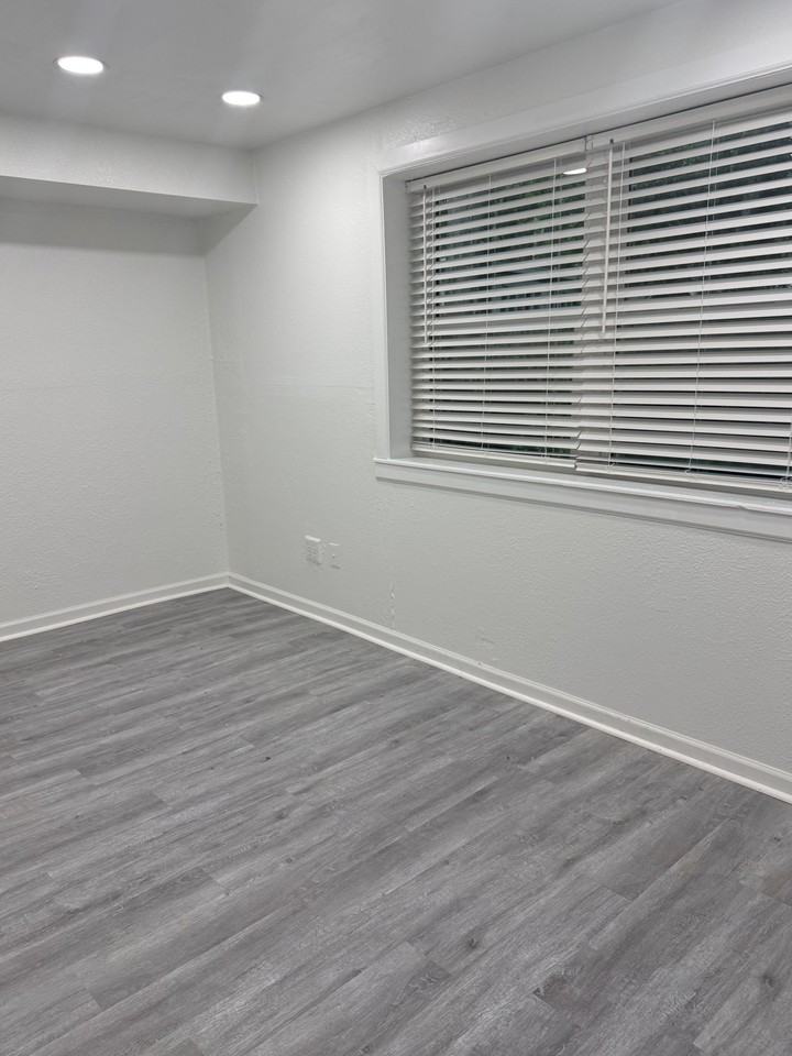 1412 Dauphin Ln #1 - Photo 7 of 12