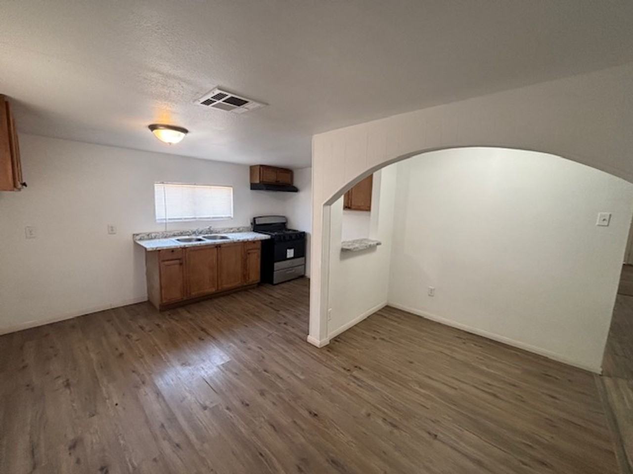 113 Roosevelt St - Photo 2 of 9