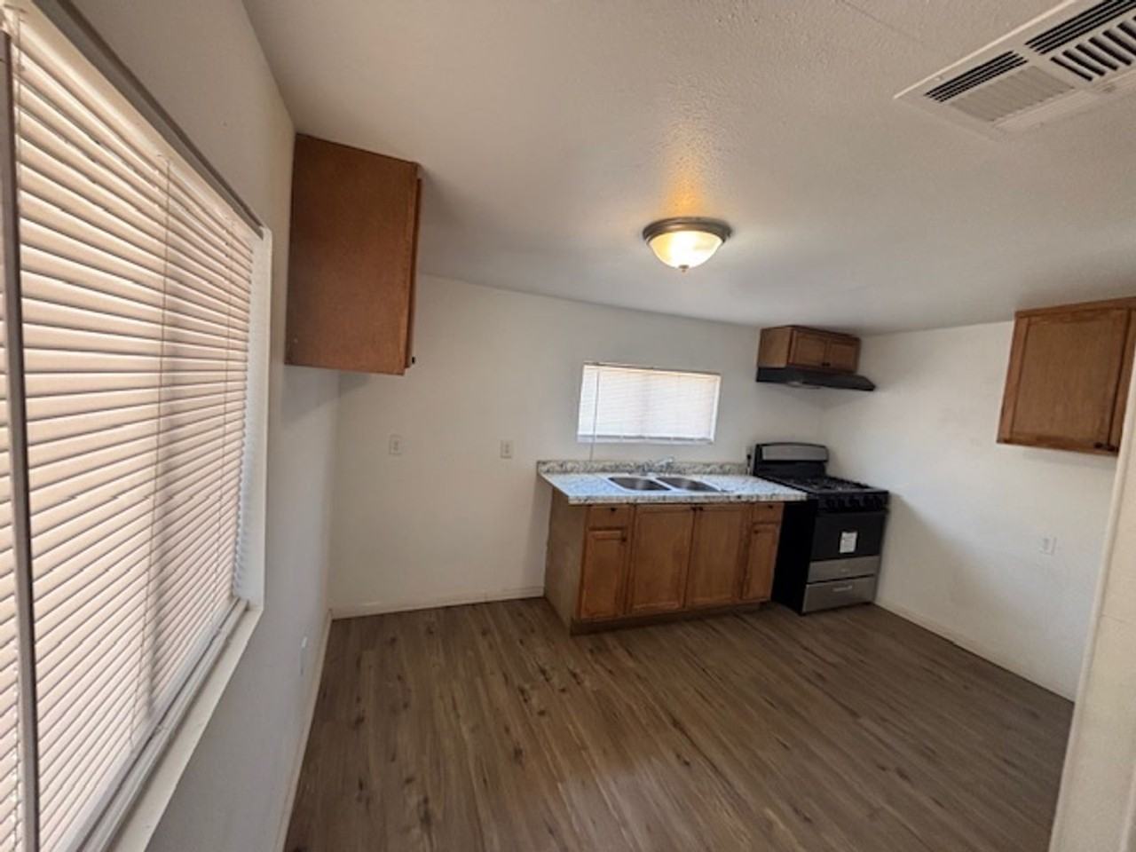 113 Roosevelt St - Photo 3 of 9