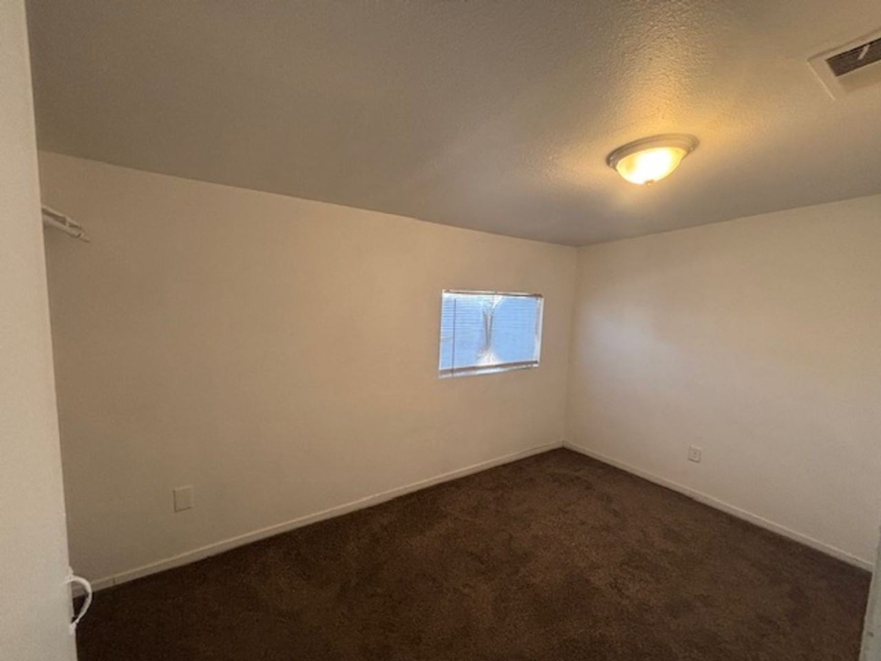 113 Roosevelt St - Photo 7 of 9